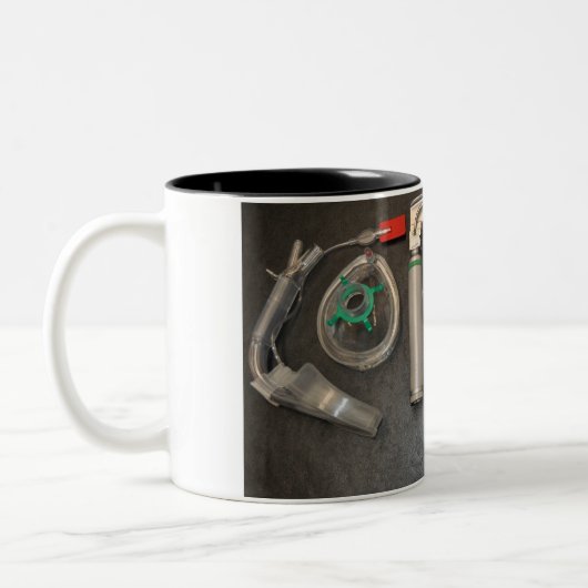 KAFFEE ZWEIFARBIGE TASSE (Links)