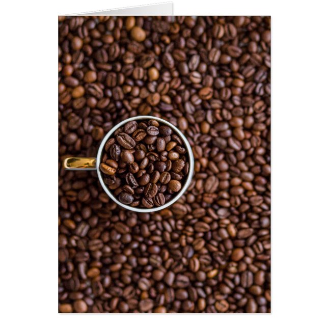 Kaffeebohnen mit Kaffee-Cup voller Bohnen (Vorne)