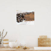 Kaffeebohnen und Kaffeebauten auf einem Tisch 16x2 Poster (Küche)