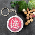 Kaffeehaus Weinwiederholung Schlüsselanhänger<br><div class="desc">Auf einem Rotweinfleck steht der Schlüsselanhänger "Coffee Hustle Wine Repeat". Schlüsselanhänger machen unvergessliche Geschenke für Familie und Freunde oder kreieren für sich selbst.</div>