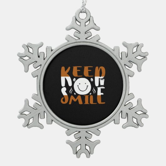 Kaffeekunst Behalte Lächeln Schneeflocken Zinn-Ornament (Vorderseite)