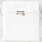 Kaffeemodus Minimal-Typografie Quadratischer Aufkleber (Tasche)