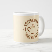 Kaffeepause-Logo auf Beige Hintergrund Jumbo-Tasse (Vorderseite Rechts)