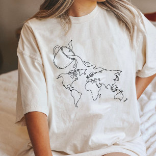 Kaffeetasse, die über Weltkarte Kunst gießt Tri-Blend Shirt