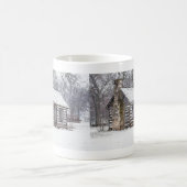 Kaffeetasse mit Blockhütte im Schnee (Mittel)