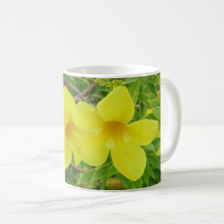 Kaffeetasse mit gelben Blumen