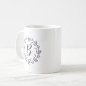Kaffeetasse mit lila Kranz-Monogramm / Logo (Vorderseite Links)