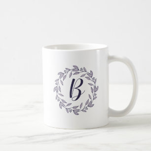Kaffeetasse mit lila Kranz-Monogramm / Logo