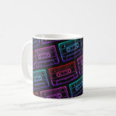 Kaffeetasse mit neonfarbenem Multicolor-Cassette-M (Vorderseite Links)