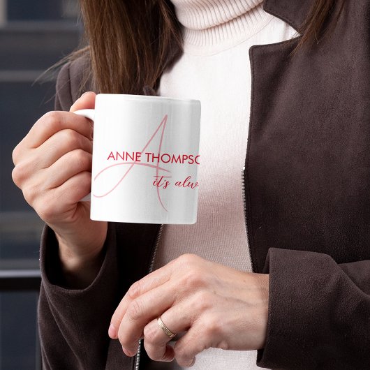 Kaffeetasse mit rotem Namen und Initiale (Monogram