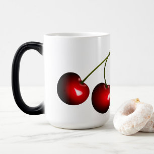 Kaffeetasse mit roten Kirschen