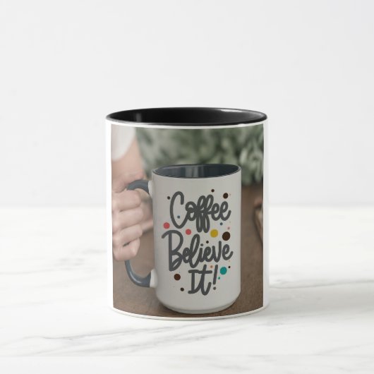 Kaffeetasse mit Textkaffee glauben Sie es (Zentrum)