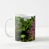 Kaffeetasse mit violetten Blumen (Links)