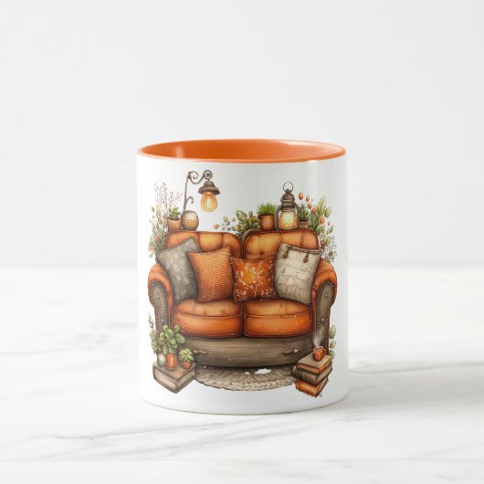 Kaffeetasse mit warmen Tönen von Sofa und Blumen (Zentrum)