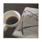 Kaffeetasse und Buch Fliese (Vorderseite)