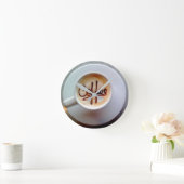 Kaffeetasse und Kaffeemaschine Latte-Kaffeetuhr Runde Wanduhr (Zuhause)