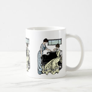 Kaffeetasse Zwei Frauen in langen Kleidern