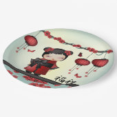 Kaiko die Kokeshi-Puppe "Segen" Pappteller (Schrägansicht)