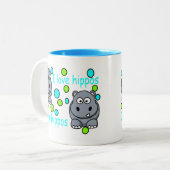 Kaili-s-phantastisch-Hippo-hi Zweifarbige Tasse (Vorderseite Links)