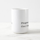 Kaizen: Progress Over Perfection Kaffeetasse (Mittel)