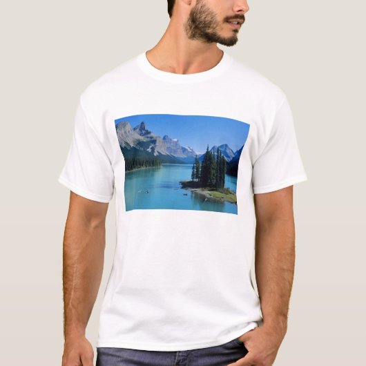 Kajak am Maligne-See auf der Spirit Island T-Shirt (Vorderseite)