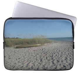 Kajak an einem Sandstrand mit Laptop-Ärmel Laptopschutzhülle