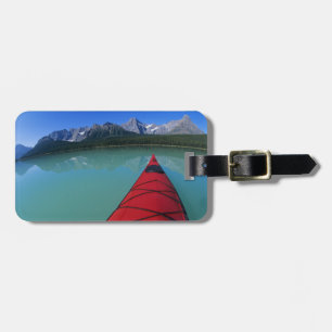 Kajak auf dem Waterfowl Lake unterhalb Howse Peak Gepäckanhänger