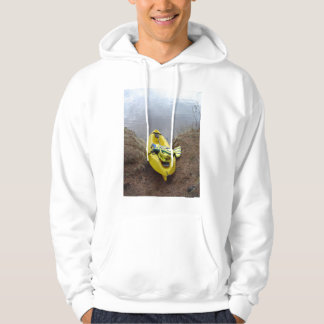 Kajak auf Ufer Hoodie