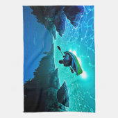 Kajak in glühender Wassergestaltung Geschirrtuch (Vertikal)