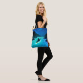 Kajak in glühender Wassergestaltung Tasche (Am Model)