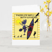 Kajak schaufelt gut auf Gelb Karte (Gelbe Blume)