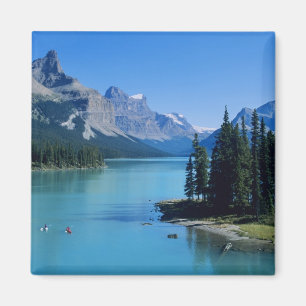 Kajakfahren am Maligne Lake auf der Spirit Island Magnet