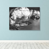 Kajakschuh mit wasserfester Jacke mit Spielzeugboo Leinwanddruck (Insitu (Holzboden))