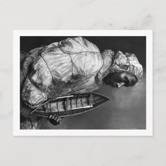 Kajakschuh mit wasserfester Jacke mit Spielzeugboo Postkarte (Vorderseite)