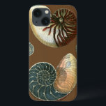 Kakao-Muschel Case-Mate iPhone Hülle<br><div class="desc">Erhalten Sie dieses einzigartige stonewashed rote und blaue Tritonshorn Seashellbild auf Ihrem folgenden Produkt. Dieses fantastische,  Kakaohintergrund diese zwei einzigartigen Seashells. Nehmen Sie den Strand mit Ihnen,  überall,  das Sie gehen.</div>