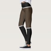 Kakao und schwarze Leggings (Links)