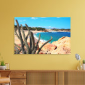 Kaktus auf der Felshütte über Sandy Beach Leinwanddruck (Insitu (Wohnzimmer))