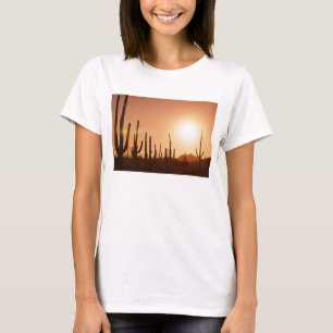 Kaktus auf Wüste T-Shirt