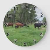 Kälber und Kühe in Weiden Große Wanduhr (Vorderseite)
