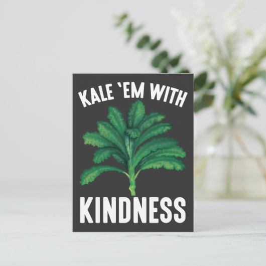 Kale Em mit freundlich grünen Veggies Vegan Pun Postkarte (Stehend Vorderseite)