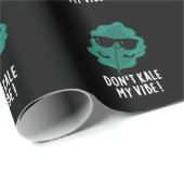 Kale My Vibe Funny Veggie Pun Dark BG Geschenkpapier (Rolleneckpunkt)