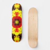 Kaleidoskop-Blume Gelb und Rot Skateboard (Vorderseite)