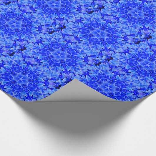 Kaleidoskop Design Blau Lila Blumenart Geschenkpapier (Ecke)