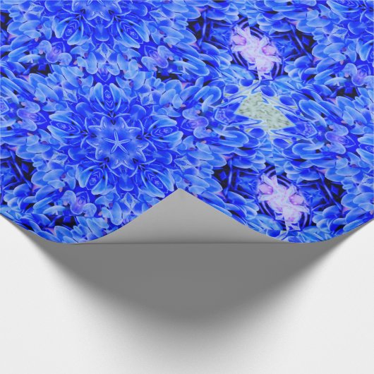 Kaleidoskop Design Blau Lila Blumenart Geschenkpapier (Ecke)