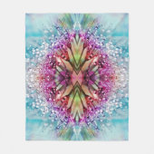 Kaleidoskop-Dewdrops: Abstrakte Kunst der Blumen Fleecedecke (Vorderseite)