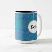 Kaleidoskopische Blues Abstrakte Kunst mit Ihrem N Zweifarbige Tasse (VorderseiteRechts)