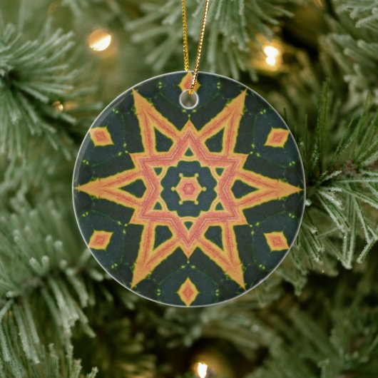 Kaleidoskopisches Croton Leaf - "Star" Keramik Ornament (Baum)