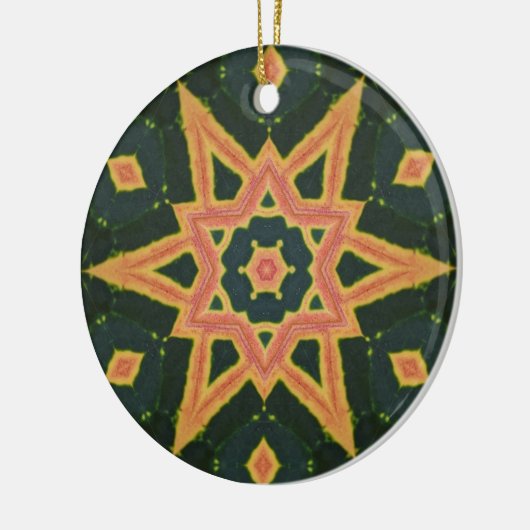 Kaleidoskopisches Croton Leaf - "Star" Keramik Ornament (Links)