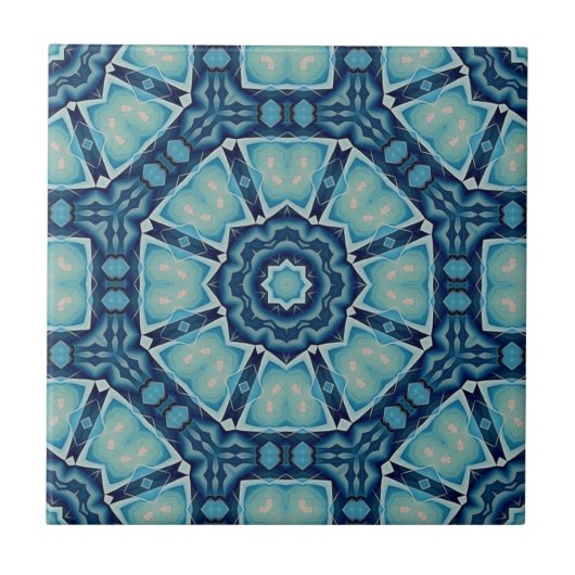 Kaleidoskopisches Weichblau und Indidigo Geometric Fliese (Vorderseite)
