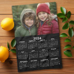 Kalender 2024 mit Foto - Schwarz-weiß Geschirrtuch<br><div class="desc">Ein sehr nützliches Element für die Küche. Ein Kalender 2024 mit einem Platz für ein Foto der Familie ganz oben. Hier sehen Sie eine komplette Jahresansicht aller Daten.</div>